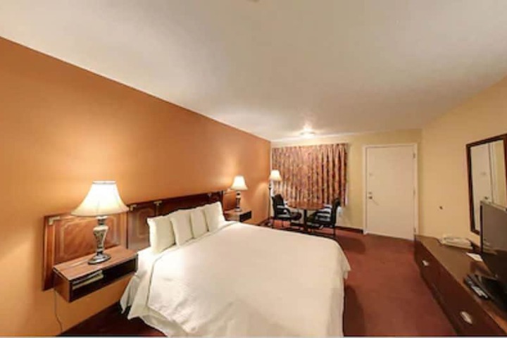 Room 9 of 27