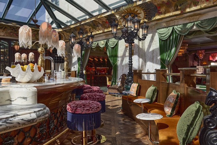 Lafayette Hotel & Club
