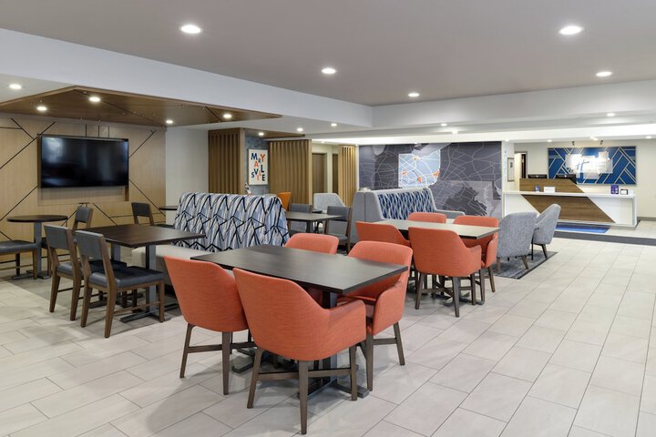 Hotel 5 of 77