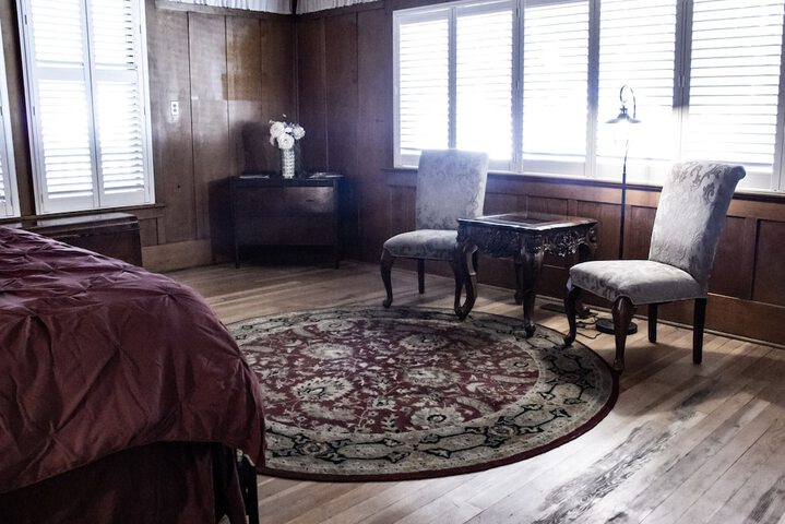 Room 9 of 38