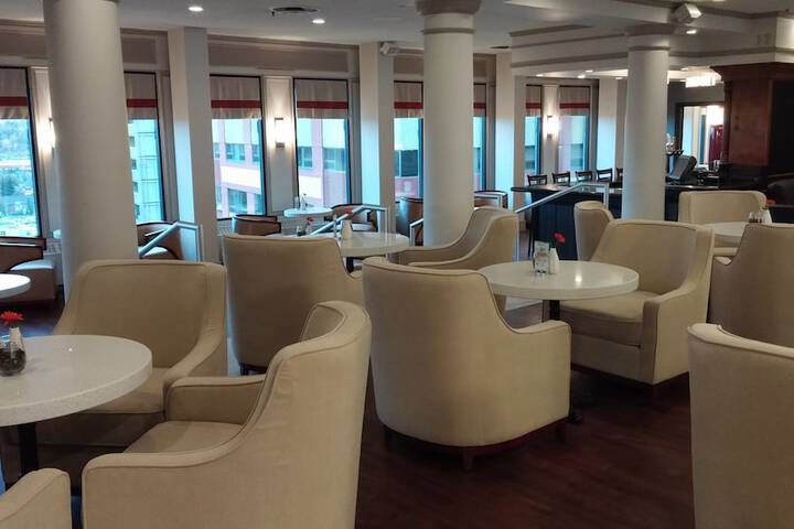 Lounge 48 of 60