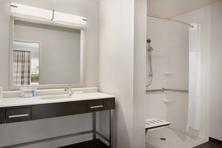 Room 16 of 47