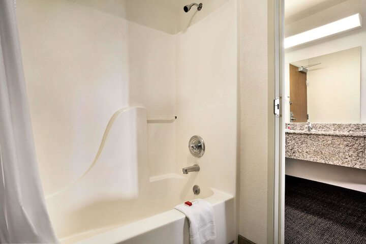 Room 11 of 19