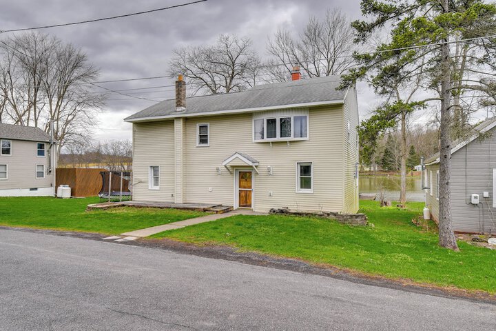 Riverfront Baldwinsville Apartment w / Shared Deck!