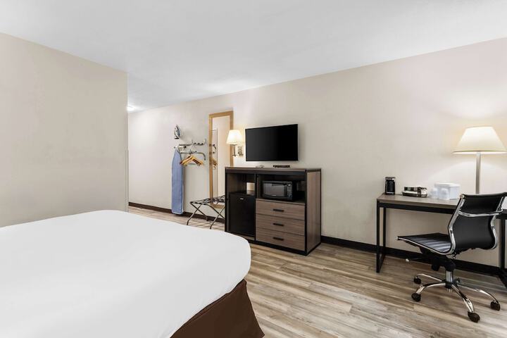 Room 28 of 32