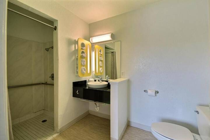 Room 33 of 35