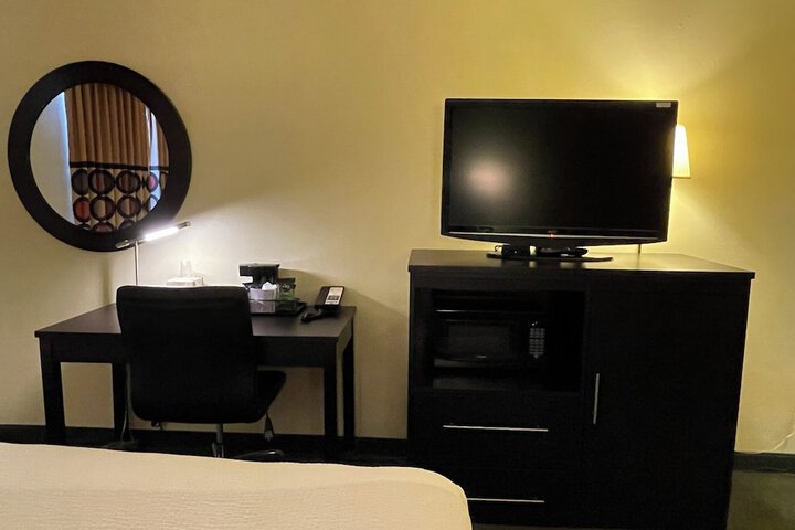 Super 8 by Wyndham Colby
