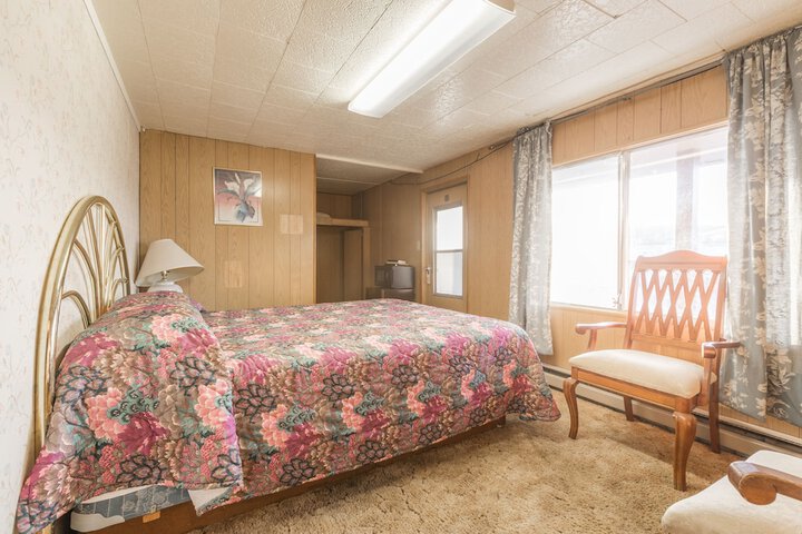 Room 13 of 34