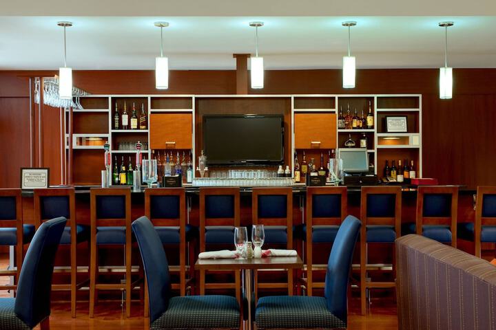 Lounge 17 of 20