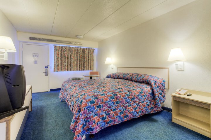 Room 28 of 47