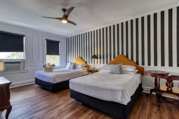 Room 28 of 33