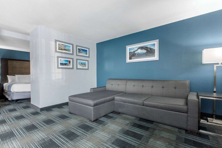 Room 43 of 61