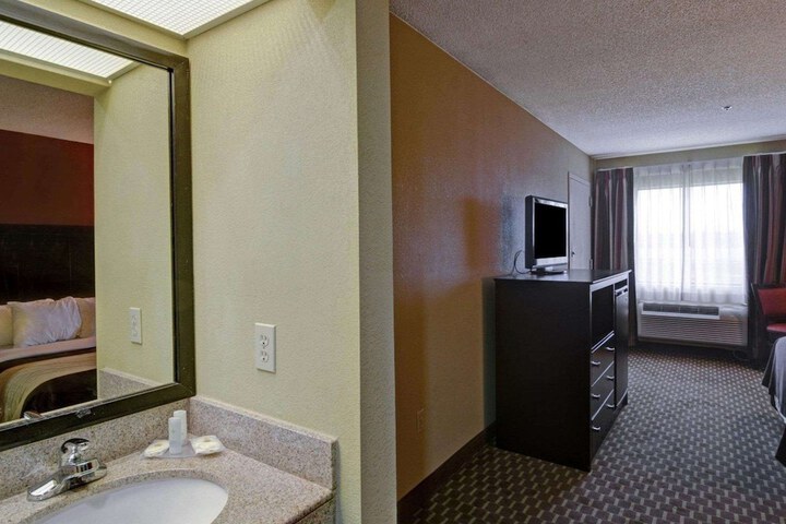 Room 15 of 25