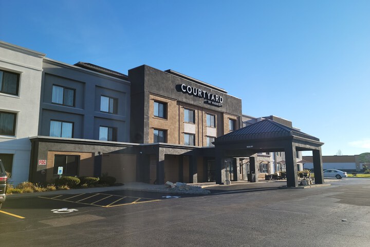 Hotel 2 of 50