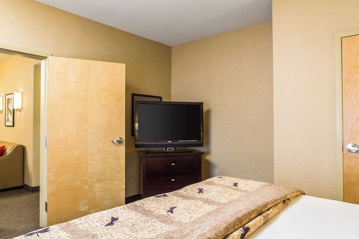 Room 13 of 37