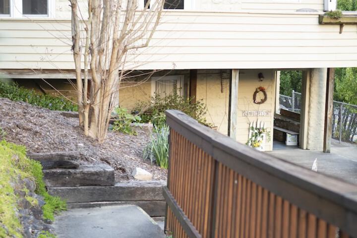 The Chimney Rock Inn & Cottages