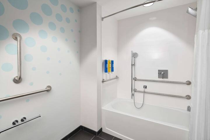 Room 11 of 30