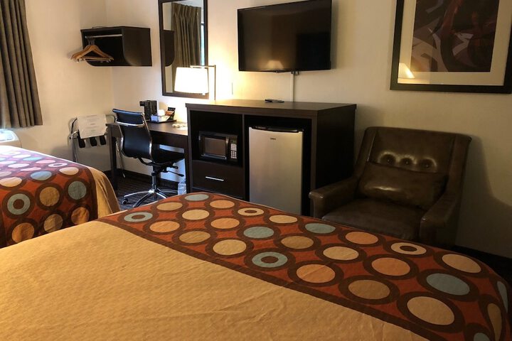 Room 11 of 32
