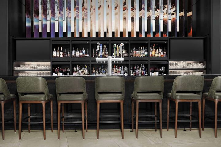 Lounge 60 of 61
