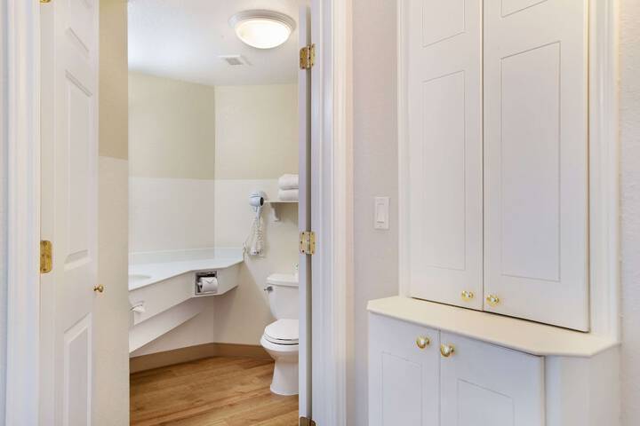 La Quinta Inn & Suites by Wyndham Ft. Lauderdale Airport