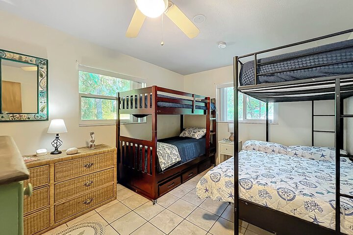 Dock & Kayaks: Riverfront Dunnellon Home!