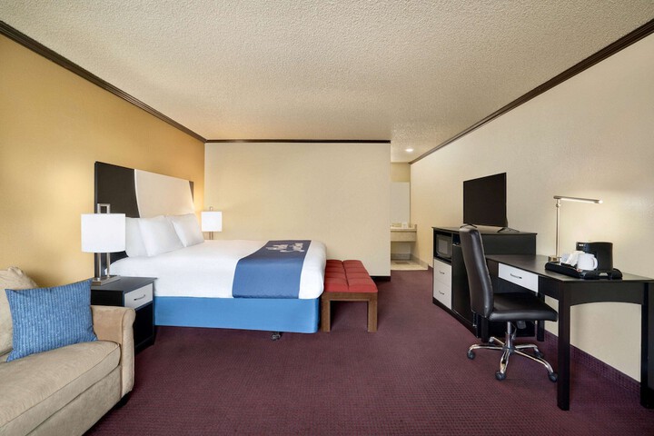 Room 51 of 68