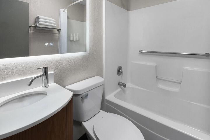 Days Inn by Wyndham Pierre