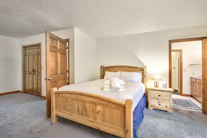 5BD Mountain Getawayhot Tub & Foosball