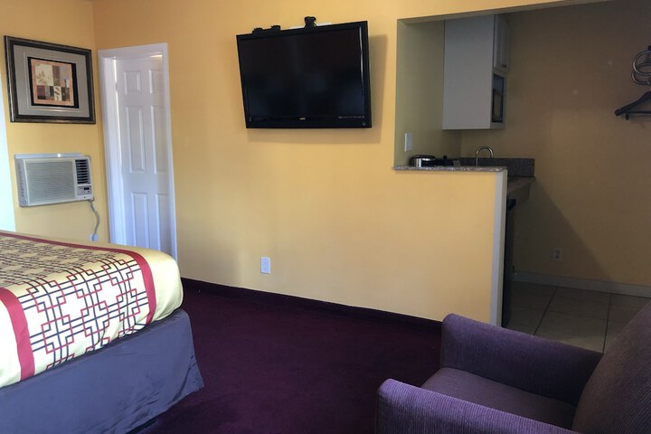 Room 13 of 34