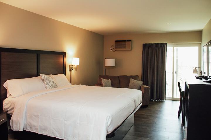 Room 32 of 47