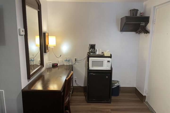 Room 14 of 28