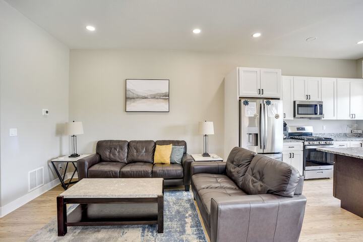 Dtwn Woodland Park Townhome w / Covered Deck
