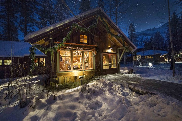Sleeping Lady Mountain Resort & Spa