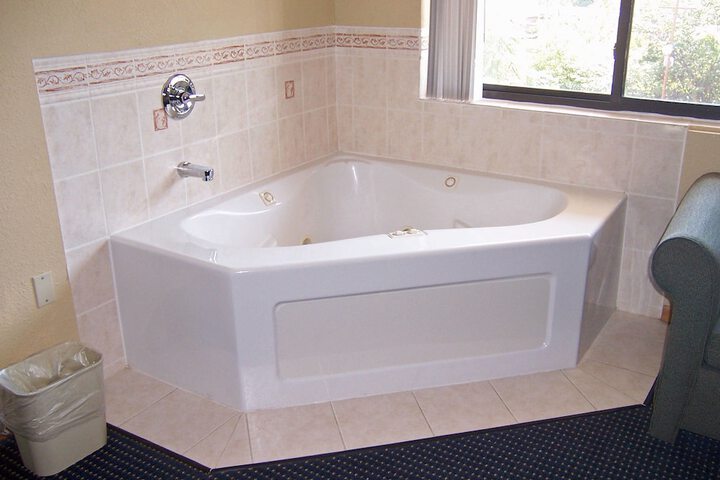 Hot Tub 25 of 31