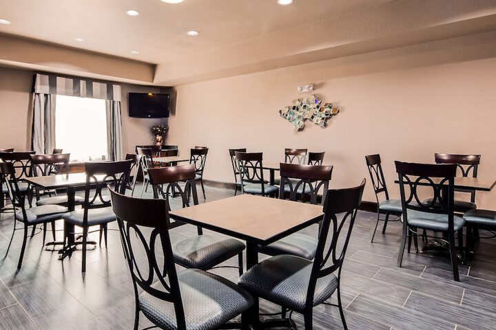 Best Western Plus Kenedy Inn