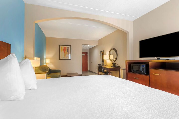 Room 17 of 33