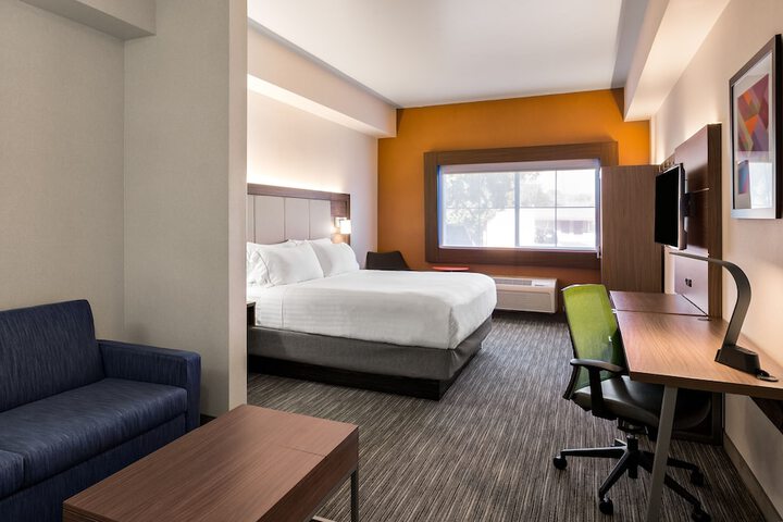 Holiday Inn Express & Suites Oroville Lake by IHG