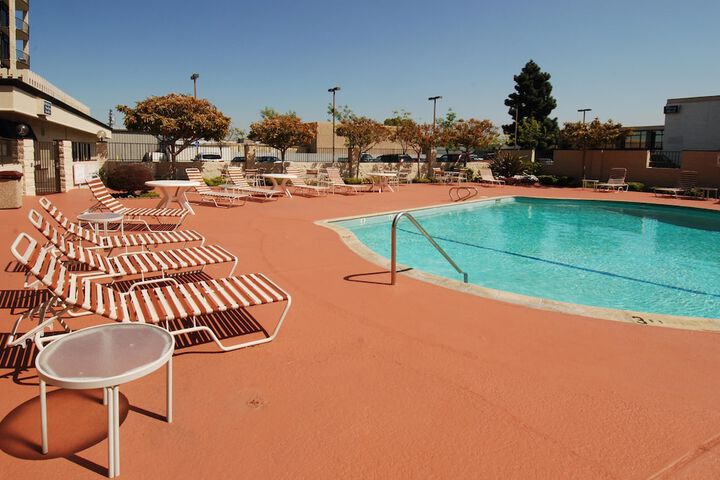 Oakland Airport Executive Hotel