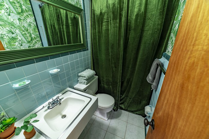 Room 37 of 43