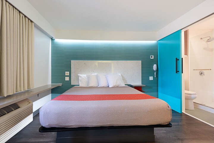 Room 17 of 31