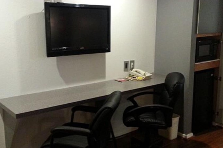 Room 14 of 16