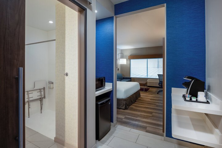 Holiday Inn Express & Suites Gilbert Mesa Gateway Airport by IHG