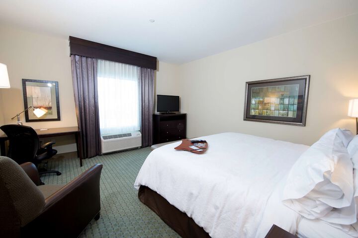Hampton Inn & Suites Bismarck Northwest