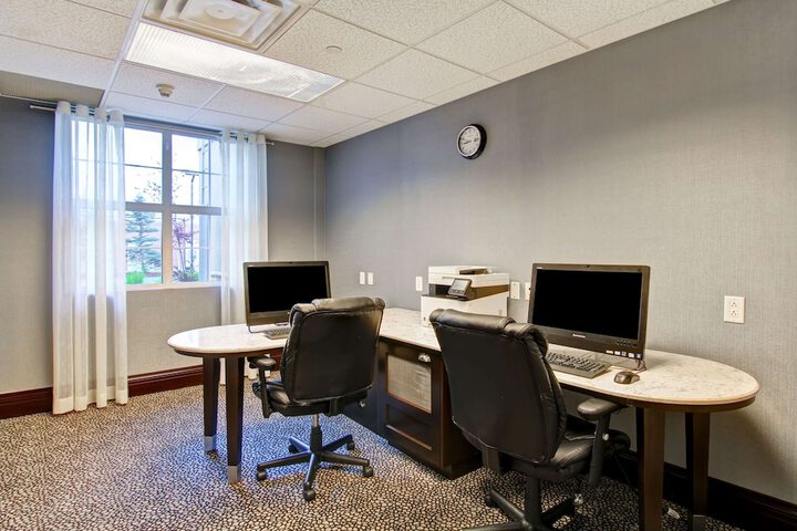 Business Center 58 of 60