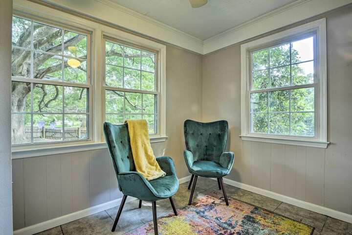 Bright Home w / Yard in Historic Fuquay-varina!