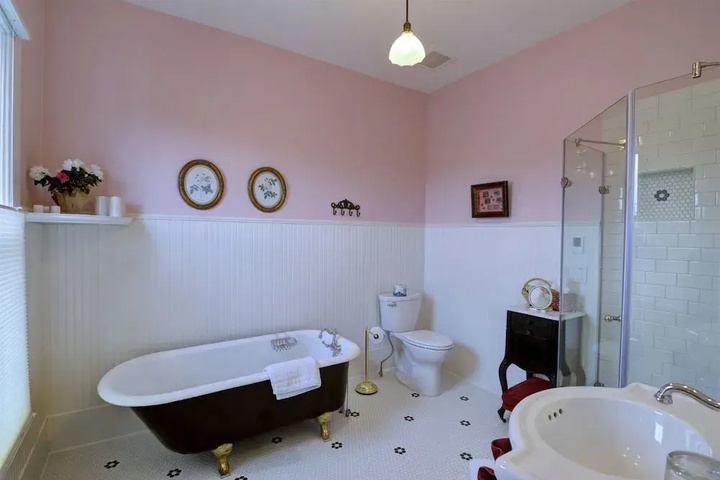 Blue Goose Inn B & B