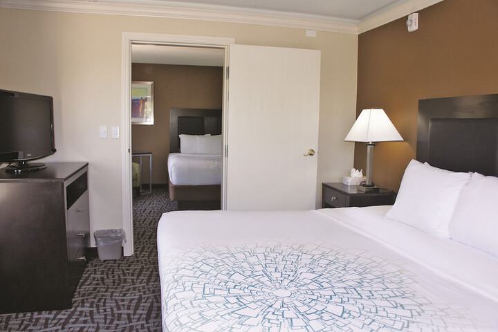 Room 33 of 47