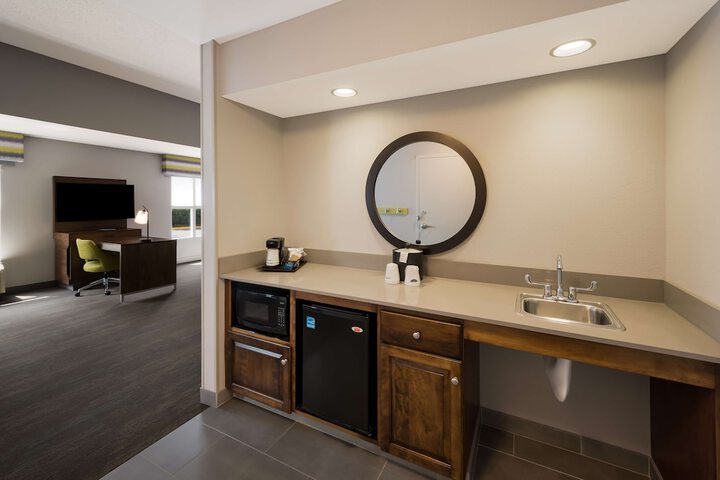 Hampton Inn & Suites Fredericksburg-at Celebrate Virginia