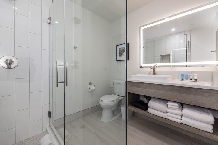 Room 4 of 18