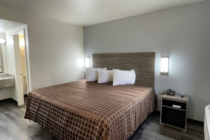 Room 7 of 11